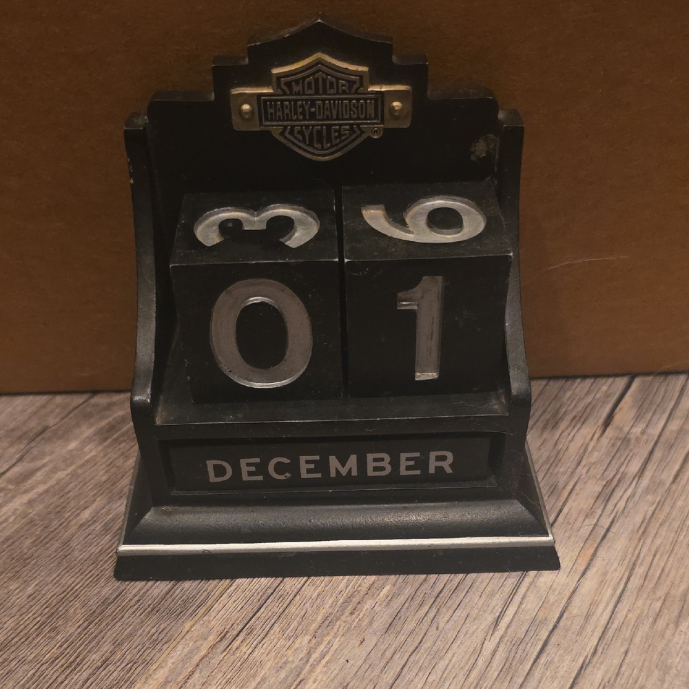 Harley-Davidson Black and Silver Desk Calendar